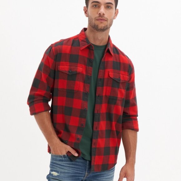American Eagle Outfitters Other - American Eagle red black plaid mens button down flannel medium holiday